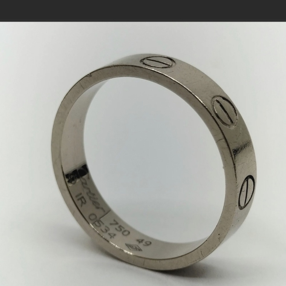 Cartier Ring Mini love White Gold
100% Authentic